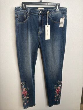 Driftwood Size 33 Jackie Medium Wash Jeans NWT